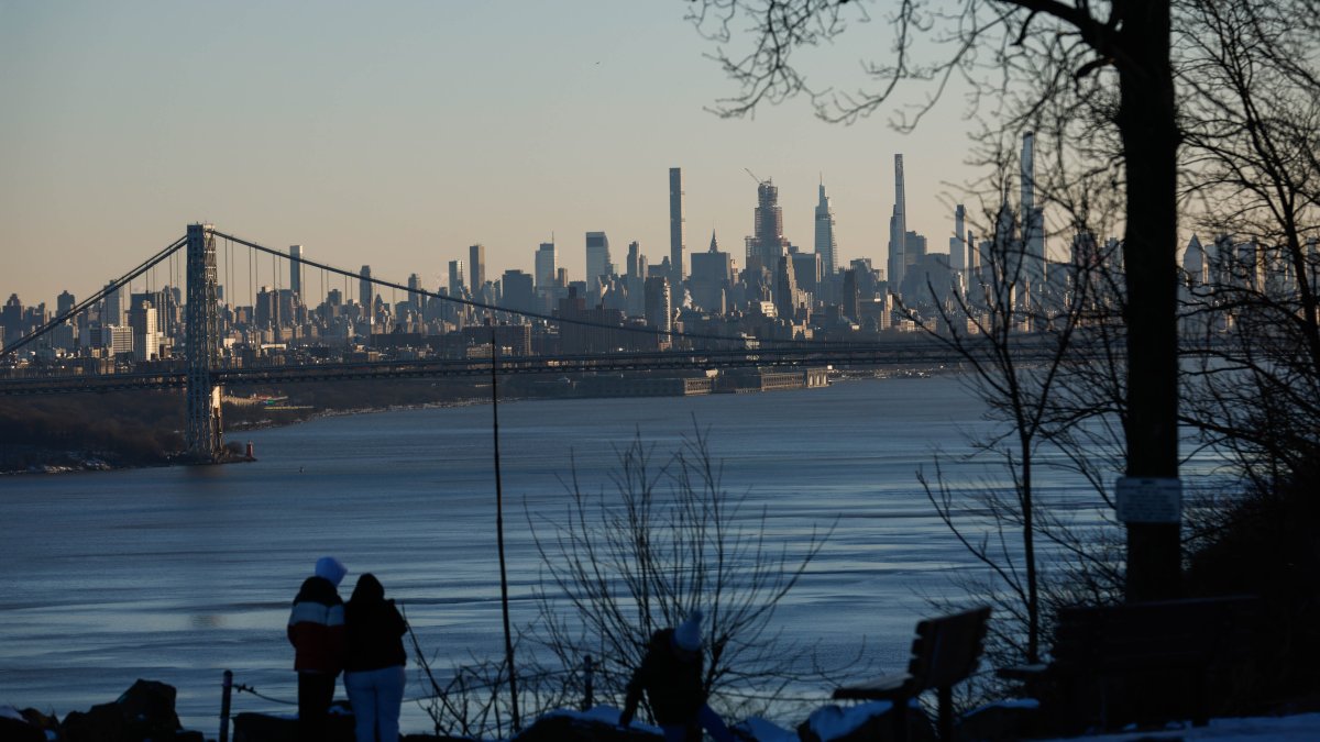 Record Heat in NYC Saturday, Potential Snowstorm Monday into Tuesday: Latest Forecast