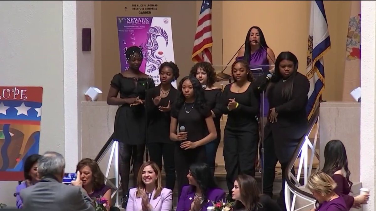 Newark celebra a jóvenes latinas en el mes de la mujer Telemundo New