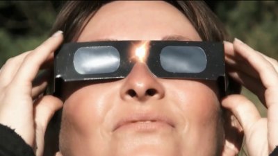 Bibliotecas de la Ciudad de Nueva York ofrece gafas para ver el eclipse