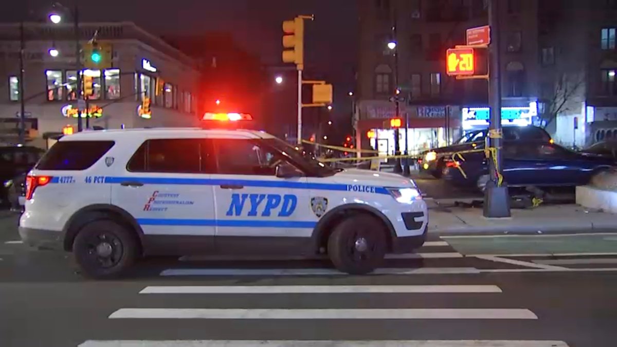 Bronx Teen Shot Outside Dunkin Donuts: Police Searching for Suspects