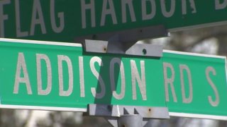 Los oficiales respondieron a una casa en la cuadra 1800 de Addison Road South poco antes de las 10 a.m.