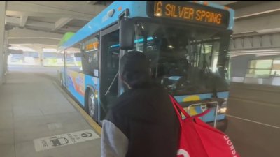 Autobuses y un canal exprés: Metro se prepara para el cierre de estaciones en la Línea Roja
