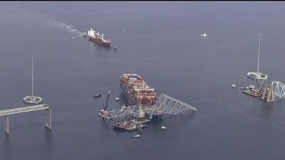 Continúan labores de recuperación a un mes del colapso de puente en Baltimore