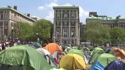 Suspenden a estudiantes que continúan en las protestas de Columbia