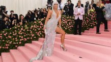 TOPSHOT - Singer Jennifer Lopez arrives for the 2019 Met Gala at the Metropolitan Museum of Art on May 6, 2019, in New York. The Gala raises money for the Metropolitan Museum of Art's Costume Institute. The Gala's 2019 theme is "Camp: Notes on Fashion" inspired by Susan Sontag's 1964 essay "Notes on Camp". (Photo by ANGELA WEISS / AFP) (Photo by ANGELA WEISS/AFP via Getty Images)