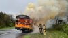 ¡Tremendo susto! Se incendia autobús escolar que llevaba 10 estudiantes