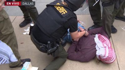 Arrestan manifestantes en la UT Dallas