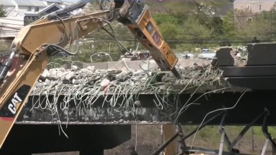 Trabajan en demolición de puente en la I-95 en CT luego de incendio