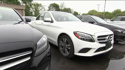 Arrestan a sospechosos de robar piezas de autos en Long Island