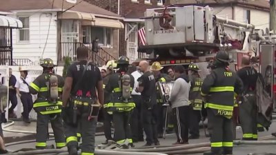 Se recuperan bomberos heridos tras incendio en El Bronx