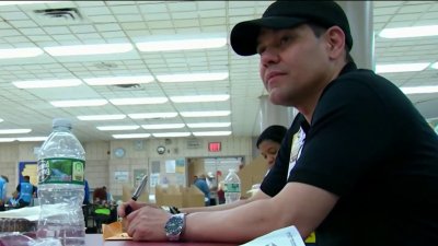 Comunidad dominicana en Washington Heights reaccionan a virtual victoria de Luis Abinader