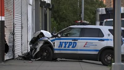 Se estrellan policías que acudían a una emergencia en El Bronx