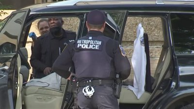 Sospechosos enfrentan cargos de armas tras balacera que dejó herido a oficial de DC