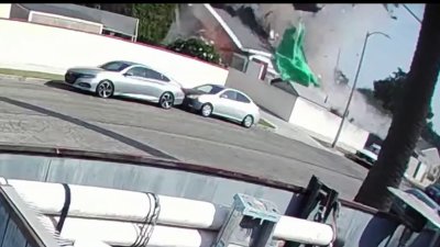 En video: el momento en que explota una casa en California