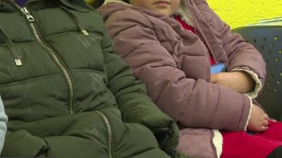 Proteger a tus hijos del frío por el regreso a clases, recomienda un pediatra