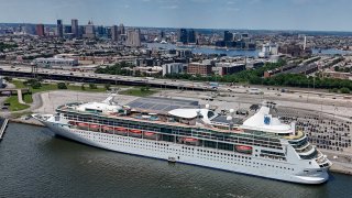 El "Vision of the Seas" de Royal Caribbean zarpó el sábado por la tarde para un viaje de cinco noches a las Bermudas.