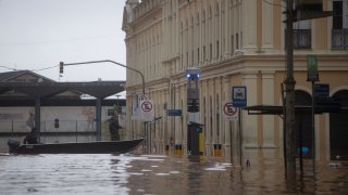 Así se ve el centro de Porto Alegre, en el sur de Brasil, este sábado.