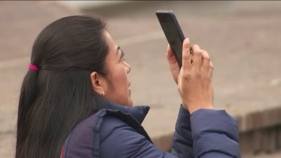 Alertan de ladrones que roban móviles de los bolsillos en Hoboken
