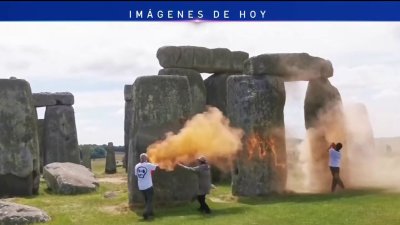 Arrestan a ecologistas tras rociar con pintura el monumento de Stonehenge en Inglaterra