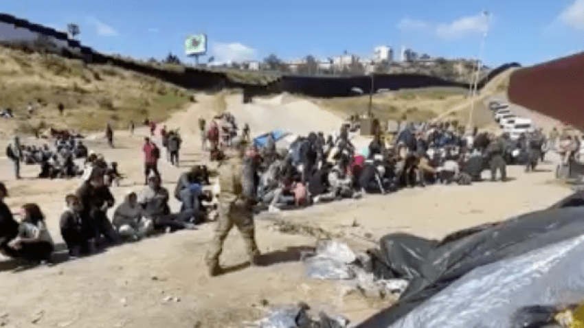 Ordenan el cierre intermitente de la frontera sur de EEUU