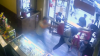 VIDEO: revelan caos dentro de cafetería en Washington Heights tras apuñalamiento a hombre