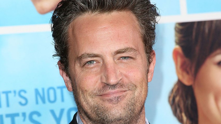 LOS ANGELES, CA – SEPTEMBER 21:  Actor Matthew Perry  arrives at the premiere of Warner Bros. “The Invention of Lying” on September 21, 2009 in Los Angeles, California.  (Photo by Jason Merritt/Getty Images)