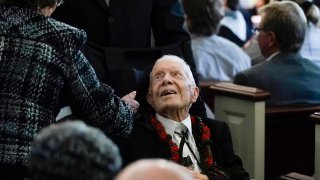 El expresidente Jimmy Carter, con 100 años, espera poder votar a Kamala Harris