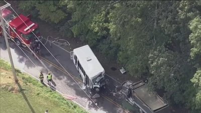 Choque de un autobús de una residencia asistida deja a 3 muertos