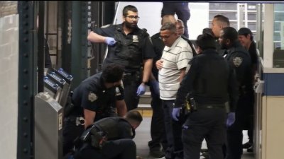 Investigan apuñalamiento en estación del metro en El Bronx