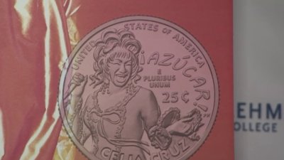 Celebran lanzamiento de la moneda de Celia Cruz