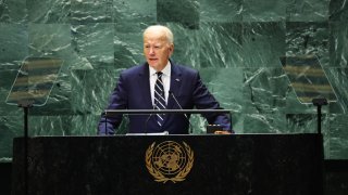 El presidente de Estados Unidos, Joe Biden, habla durante la Asamblea General de las Naciones Unidas (AGNU) en la sede de las Naciones Unidas el 24 de septiembre de 2024 en la Ciudad de Nueva York. Los líderes mundiales se reunieron para la Asamblea General mientras el mundo sigue experimentando grandes guerras en Gaza, Ucrania y Sudán, junto con la amenaza de un conflicto mayor en Oriente Medio. (Foto de Michael M. Santiago/Getty Images).