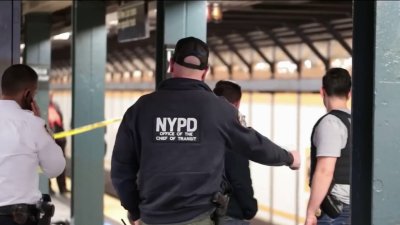 Apuñalan a conductor de la MTA en Brooklyn