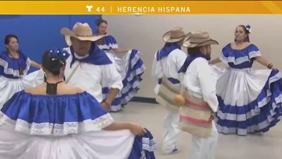 Reconectar con sus raíces salvadoreñas un baile a la vez: la misión de Flor de Café