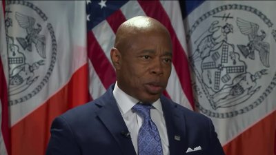 Alcalde Eric Adams busca comisionado permanente para el NYPD