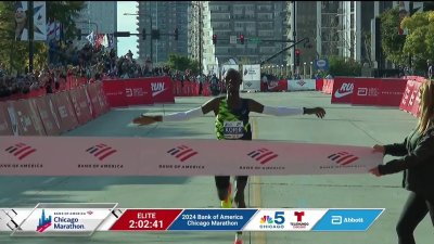 El corredor keniano John Korir gana el Maratón de Chicago