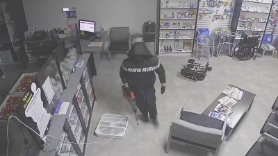 Ladrones irrumpen en una farmacia en North Hollywood