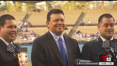 Fanáticos pagan sus respectos a Fernando Valenzuela