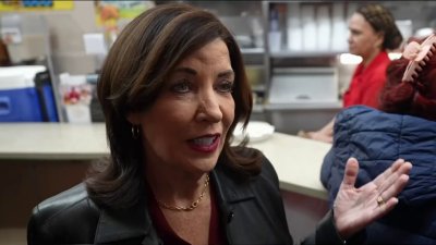 La gobernadora Kathy Hochul apoya a la comunidad puertorriqueña