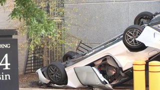 Un automóvil cayó 40 pies desde el techo de un estacionamiento en Chevy Chase, Maryland, el miércoles por la mañana.