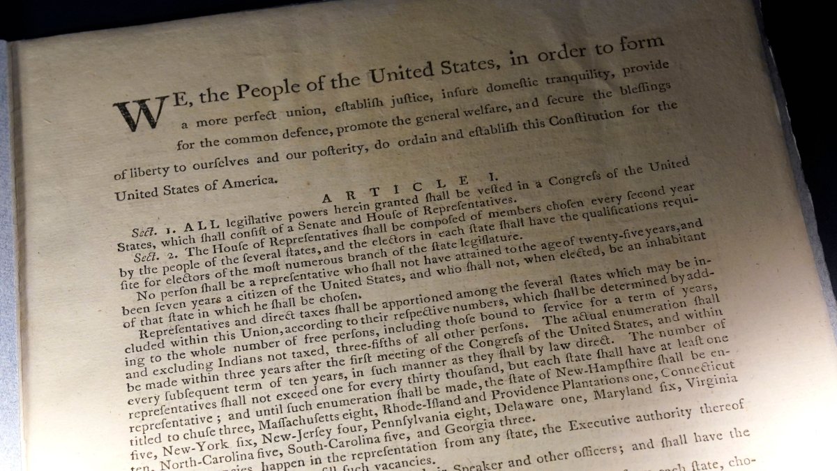 Rare copy of US Constitution sold at auction – Telemundo New York (47)