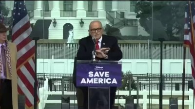 Abogados de Giuliani piden permiso para dejar el caso del exalcalde de NYC