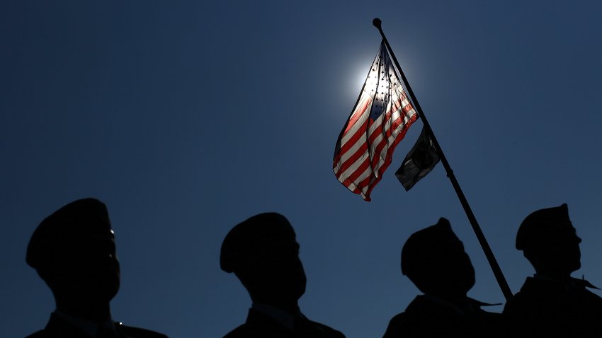 WASHINGTON, DC – NOVEMBER 11:  Soldiers from Ft. Lee, Virginia help mark Veterans Day ceremonies at the World War II Memorial November 11, 2011 in Washington, DC. Veterans Day in the United States honors those who have served in the nation’s military and also coincides with the anniversary of the conclusion of hostilities on the western front in World War I.  (Photo by Win McNamee/Getty Images)