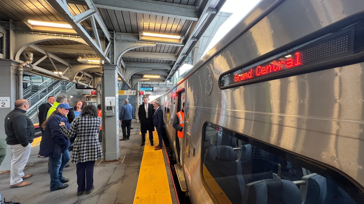 Muere Van Ritshie, la voz de los anuncios de Metro-North y LIRR ...