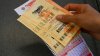 El premio mayor de Mega Millions aumenta a $825 millones para el sorteo de esta noche