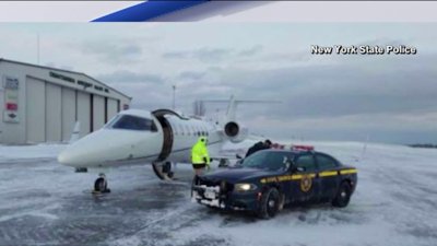 Policía ayuda a mujer atrapada en la nieve a operarse del corazón