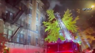 Voraz incendio deja un muerto y varios bomberos heridos en Manhattan