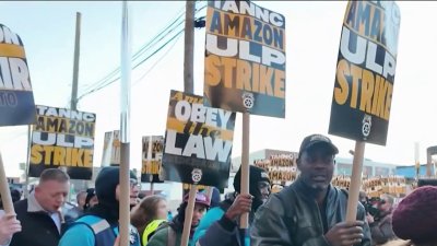 Miles de trabajadores de Amazon en huelga