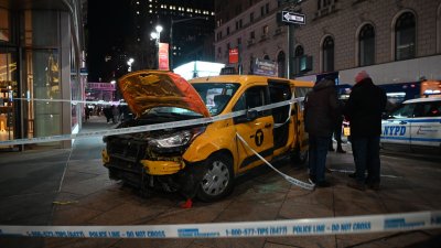 Taxi arrolla a peatones en Nueva York