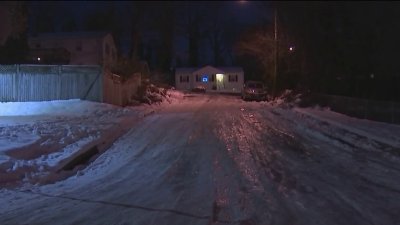 Algunas carreteras de Virginia y Maryland siguen resbaladizas y con nieve, según vecinos