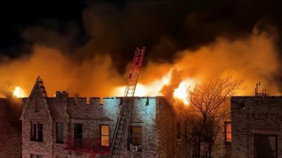 Incendio deja a decenas de familias desplazadas en El Bronx